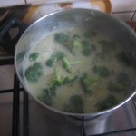 Zupa brokułowa z piersią kurczaka